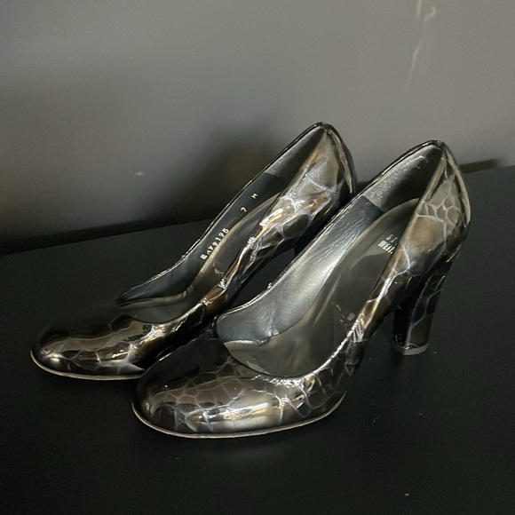 STUART WEITZMAN crocodile print black heels - Picture 3 of 5